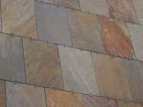 Exemple de carreaux en ardoise couleur naturelle.